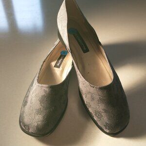 NWT LIZ CLAIBORNE GREY BROCADE CLOTH SHOES SIZE 9M